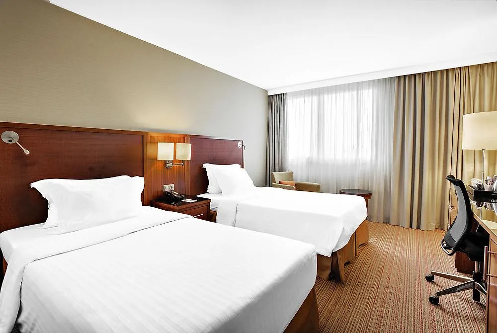 Courtyard By Marriott Toulouse Airport Hotel 4*,