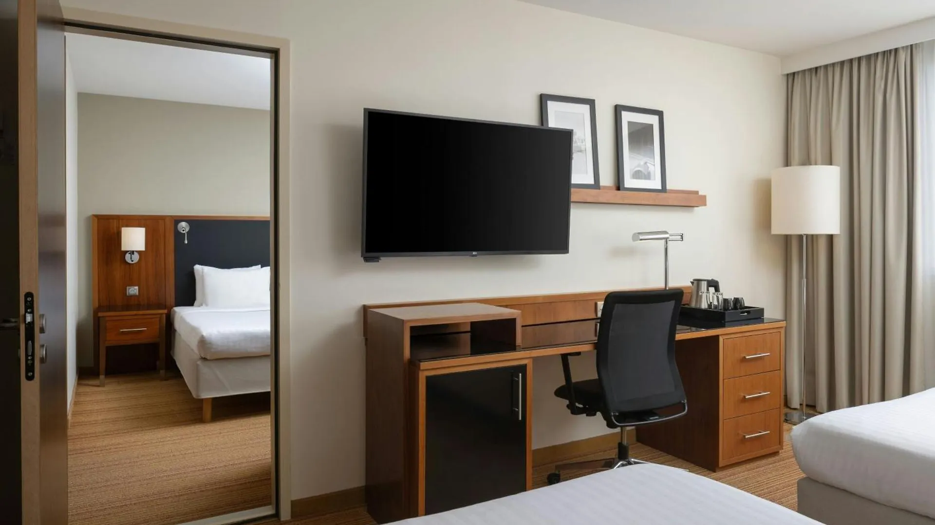 Courtyard By Marriott Toulouse Airport Hotel