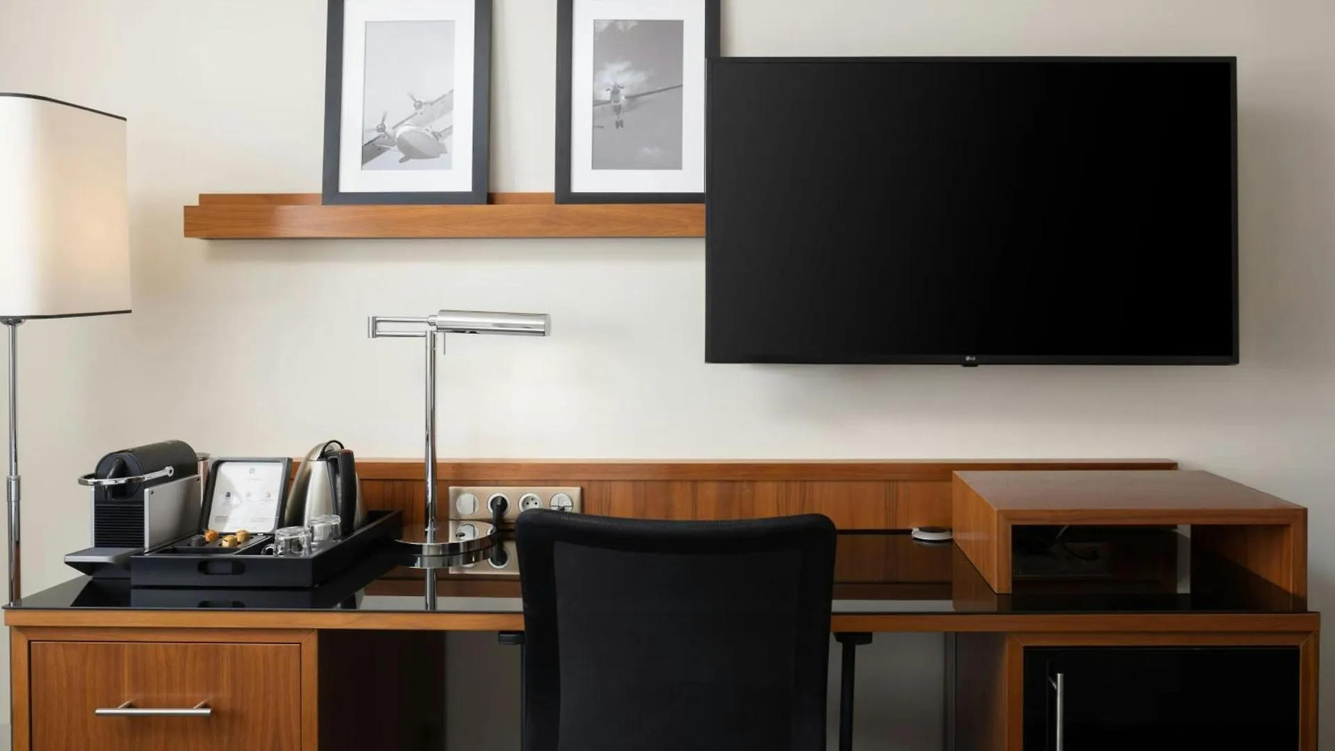 Courtyard By Marriott Toulouse Airport Otel