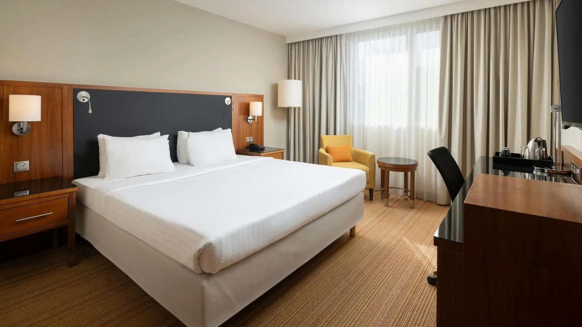 Courtyard By Marriott Toulouse Airport Hotel