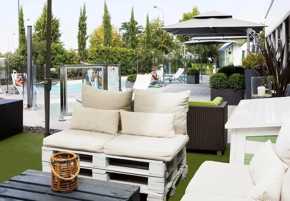 Courtyard By Marriott Toulouse Airport Hotel