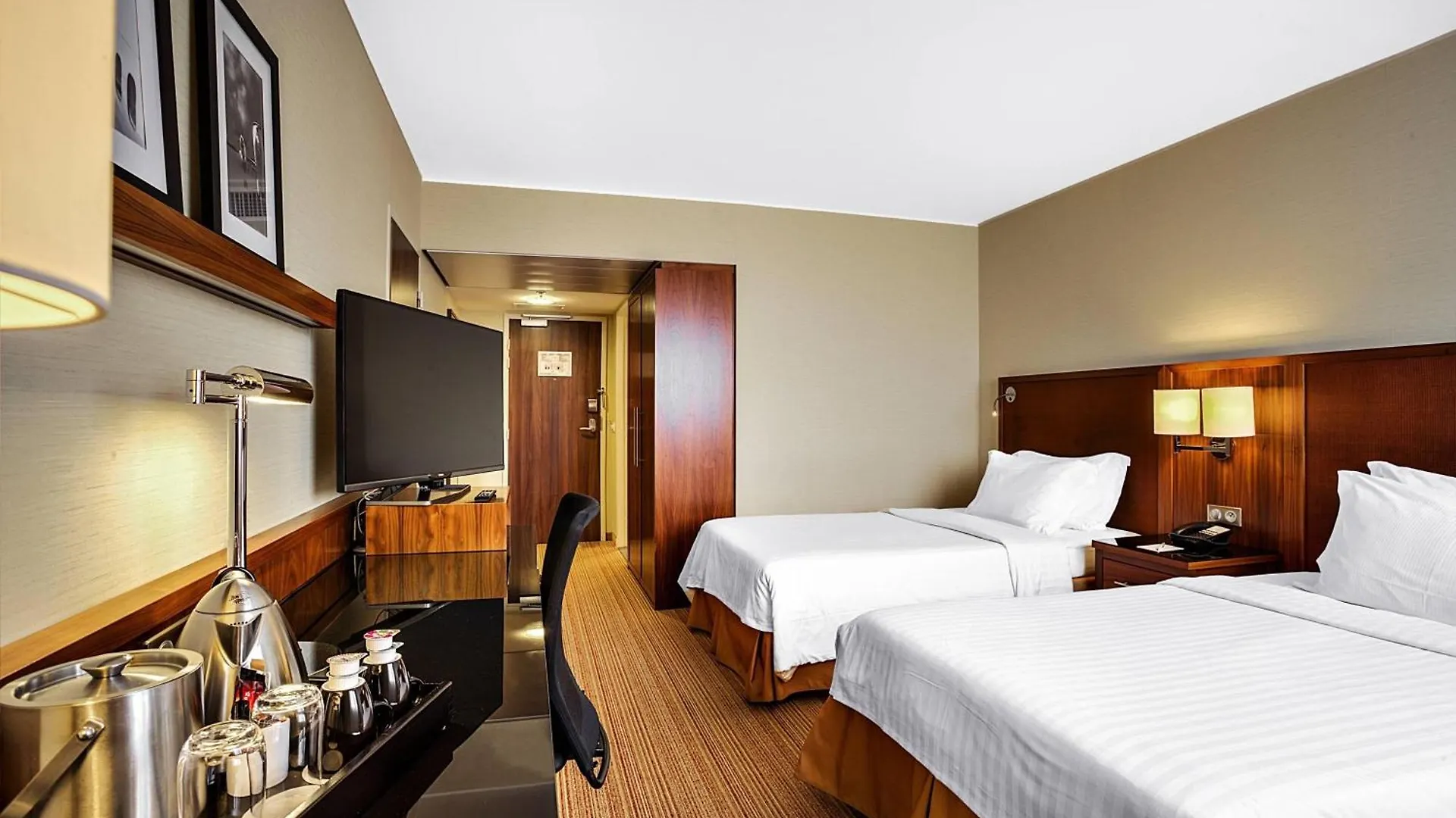 Courtyard By Marriott Toulouse Airport Hotel