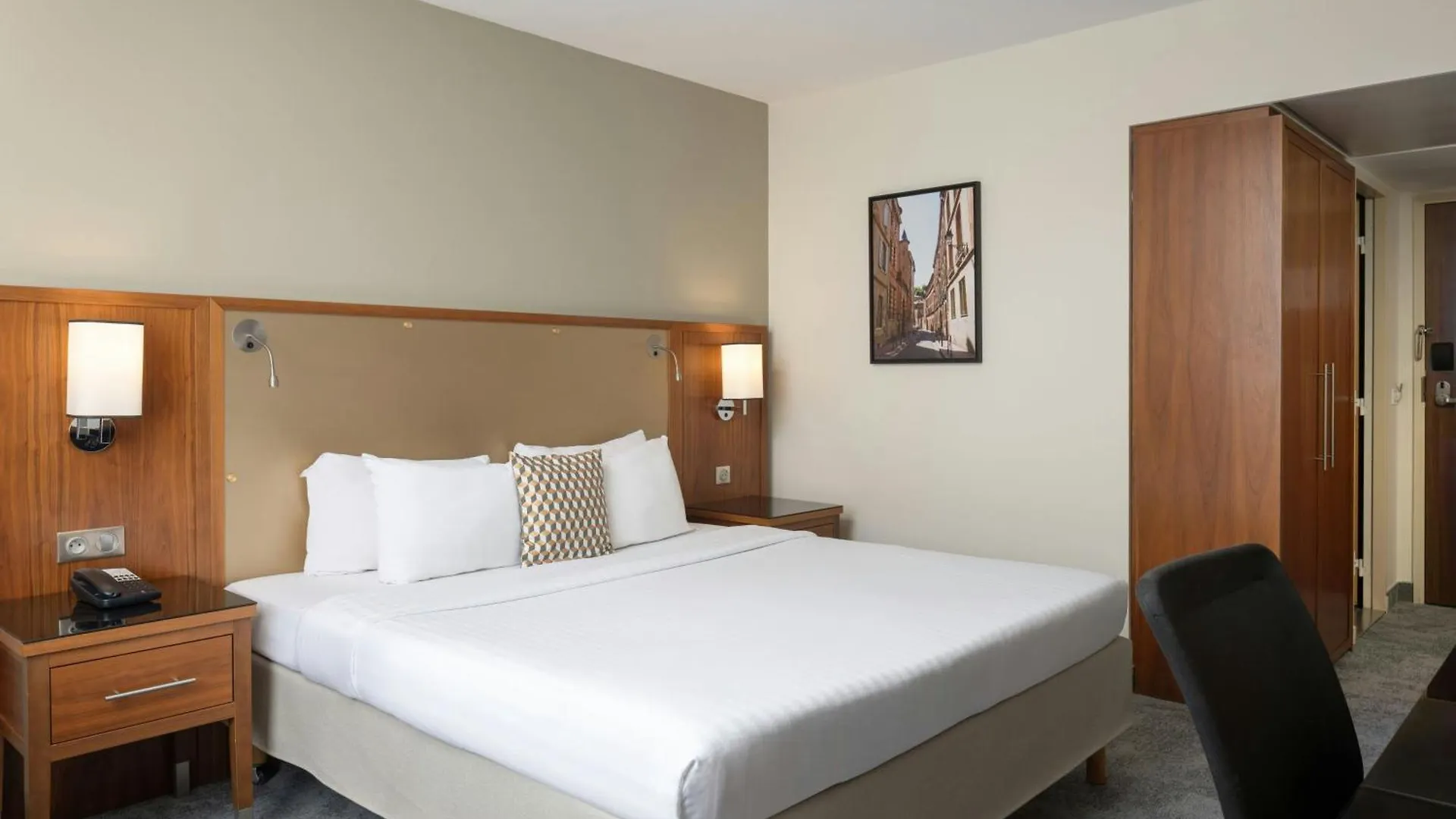 Courtyard By Marriott Toulouse Airport Hotel 4*,  France