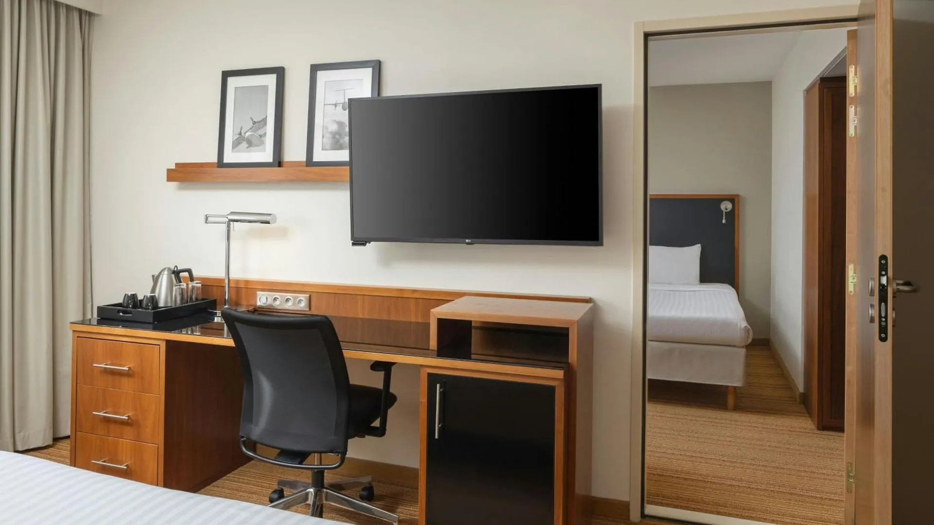 Courtyard By Marriott Toulouse Airport Hotel