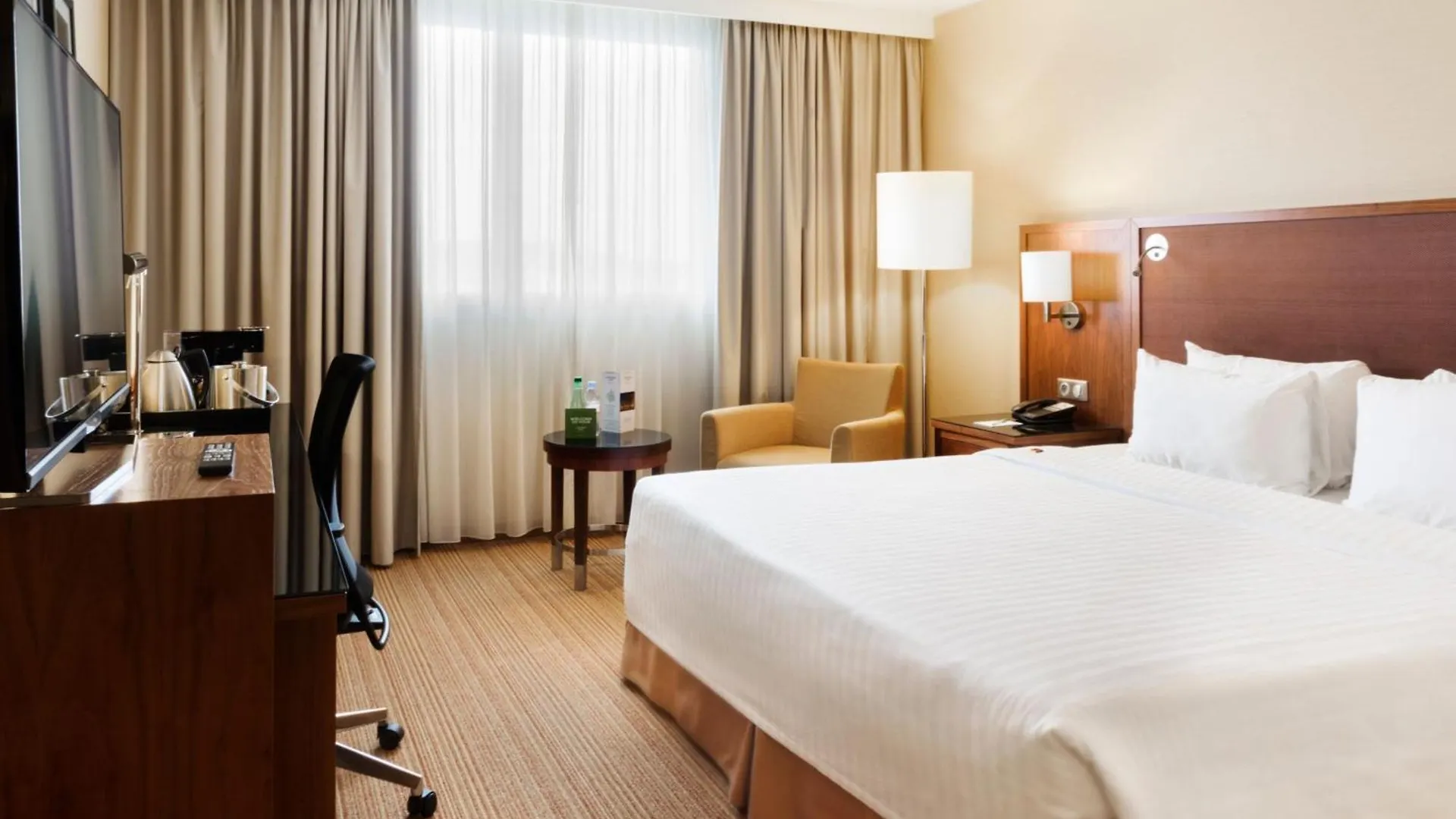 Hotel Courtyard By Marriott Toulouse Airport 4*,